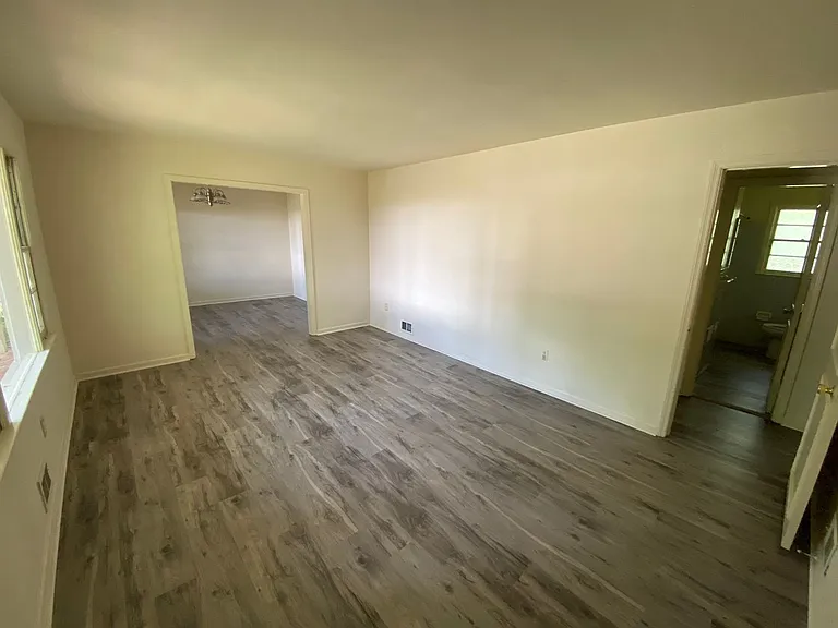 140 Forest Rd — Photo 2