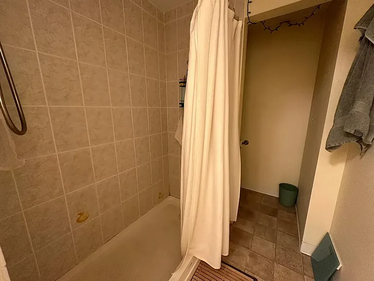 2042 NW Arthur Pl — Photo 10