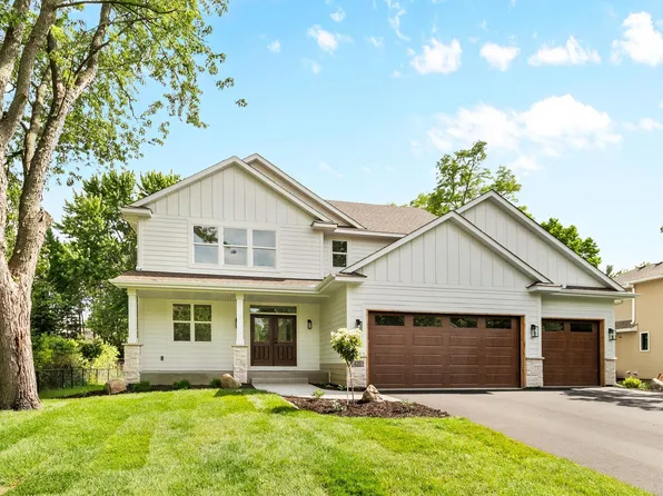 560 Fisher Cir, Saint Paul, MN 55127