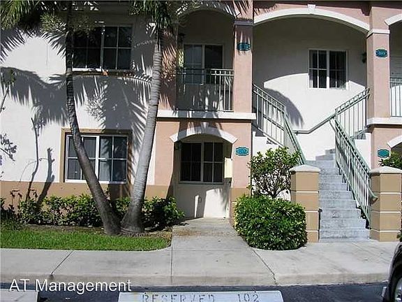 4th image of 2921 SE 13th Ave APT 102