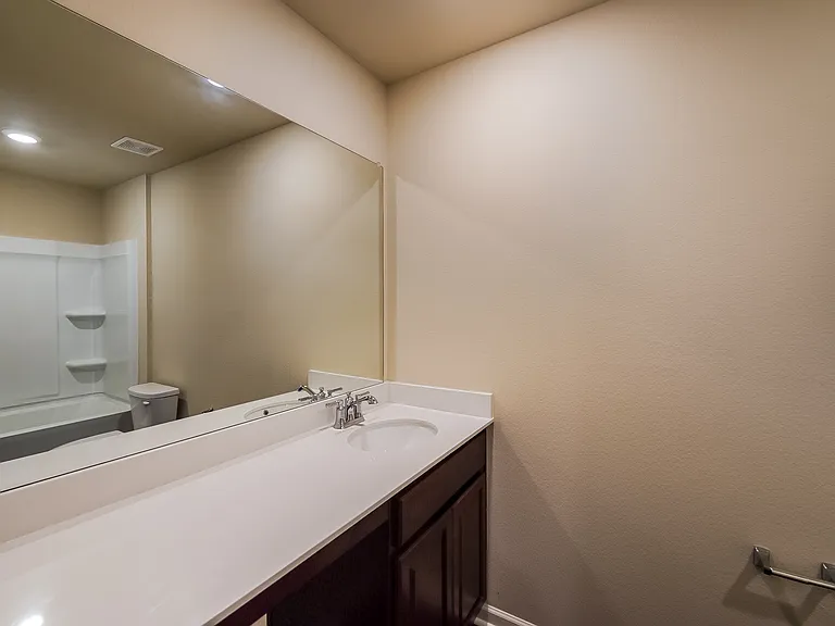 484 Clover Cir — Photo 8