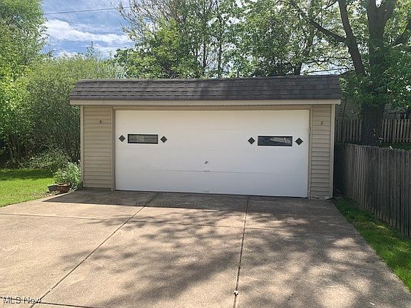 5th image of 12902 Eastwood Blvd