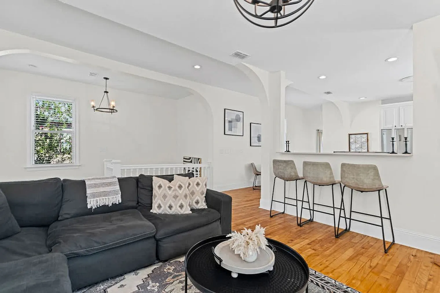 2 bed, 2.0 bath, 893 sqft, $2,484 — Photo 4