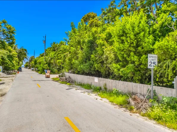 933 Lobster Ln, Key Largo, FL 33037