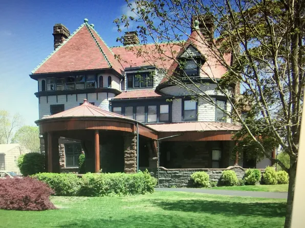 3 Hackett Cir W APT 1, Stamford, CT 06906