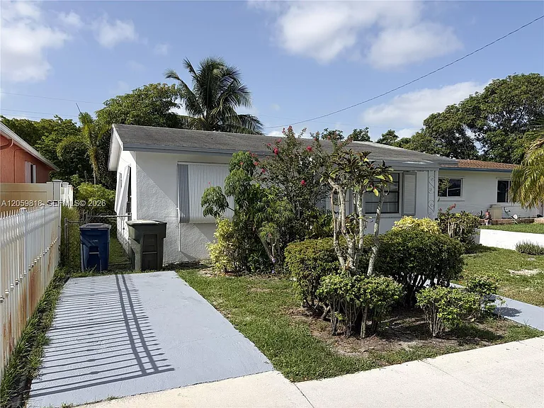 613 NW 5th Ct — Photo 2