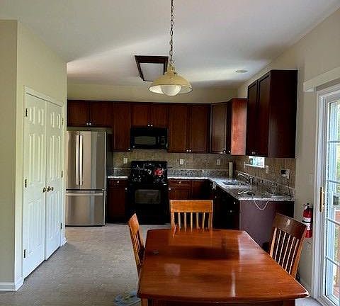 Kitchen nook area to enjoy family and friends!