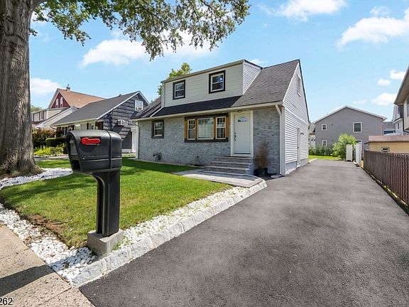 2nd image of 5 Briar Ln