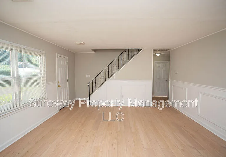 11 Sedgwick Ln — Photo 5