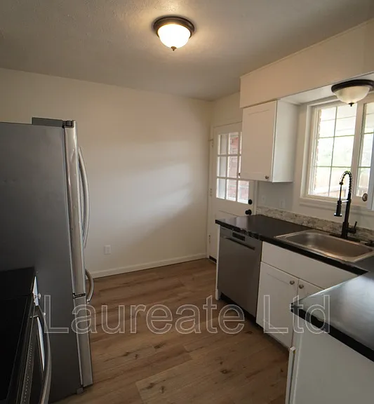 1110 Dexter St — Photo 6