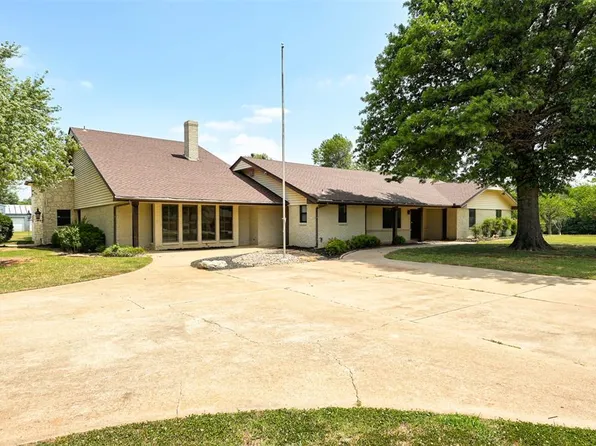 1839 E Pleasantview Ln, Mustang, OK 73064