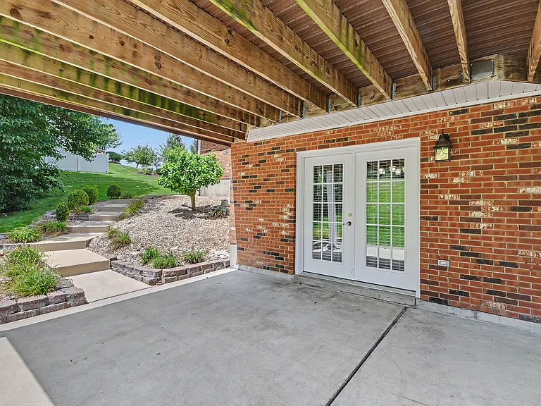 102 Lexington Ln — Photo 28