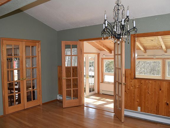 3rd image of 1073 Violet Dr