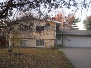 415 Lark Ave E, Maplewood, MN 55117