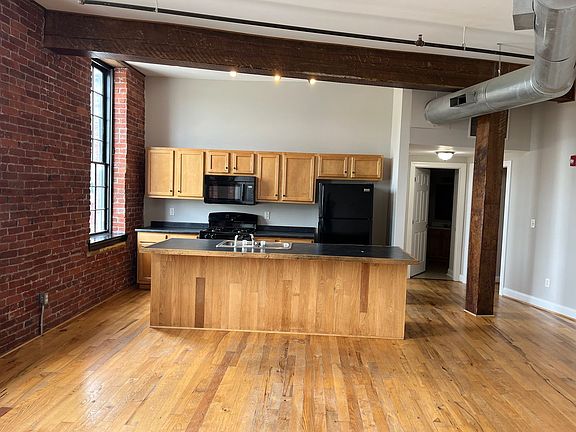 3rd image of 265 N Queen St APT 202