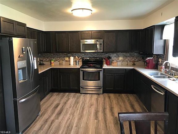 3rd image of 634 Orchard Ave NW