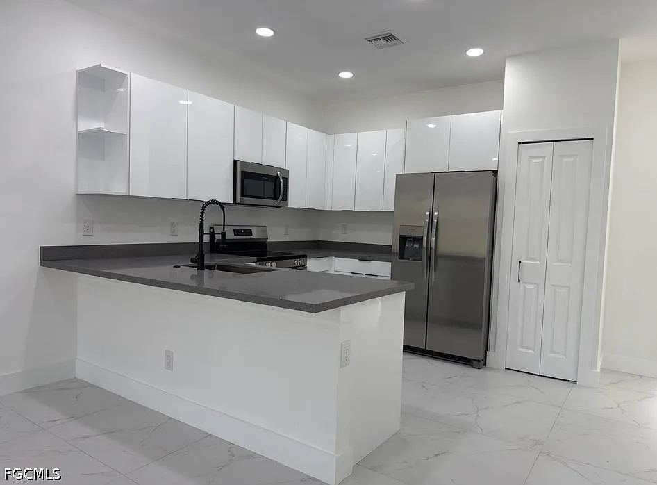 3 bed, 2.0 bath, 1200 sqft, $1,850 — Photo 3