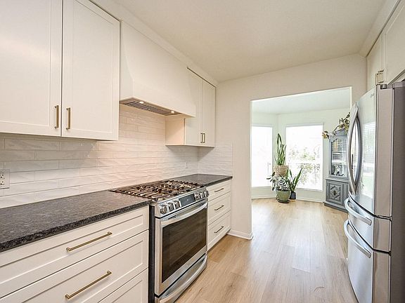 2nd image of 9889 Hyacinth Way