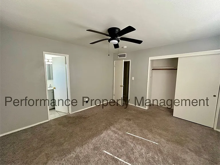 2401 Sherwood Ave — Photo 7