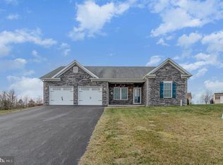 35 Sir William Dr, Newville, PA 17241