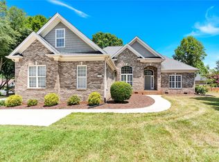 267 Spring Run Dr, Mooresville, NC 28117