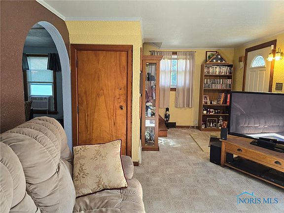 5th image of 504 East St