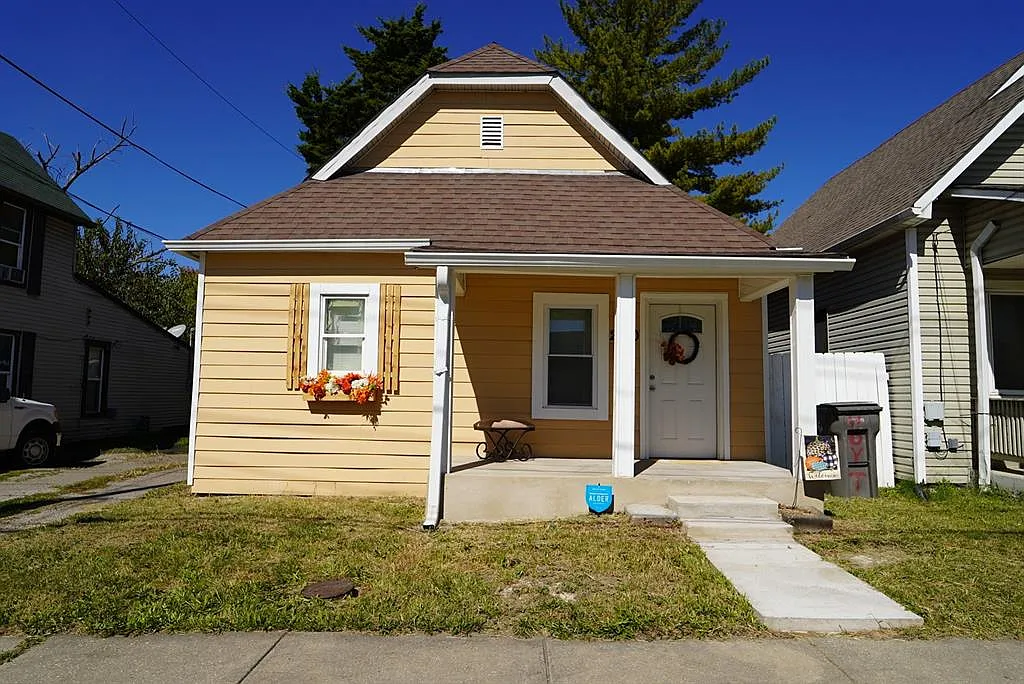 2340 Hoyt Ave photo 1