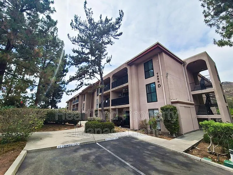 7858 Cowles Mountain Ct #D29 — Photo 1