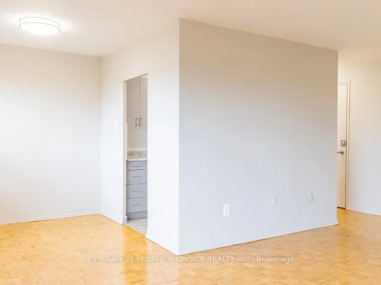 1051 Seneca Ave #309 — Photo 2