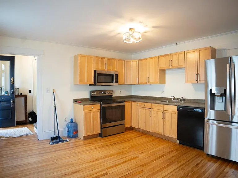 15 Elm St #15 — Photo 7