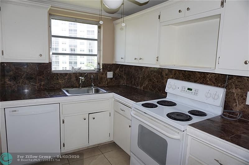 1st image of 2731 NE 14th St #509