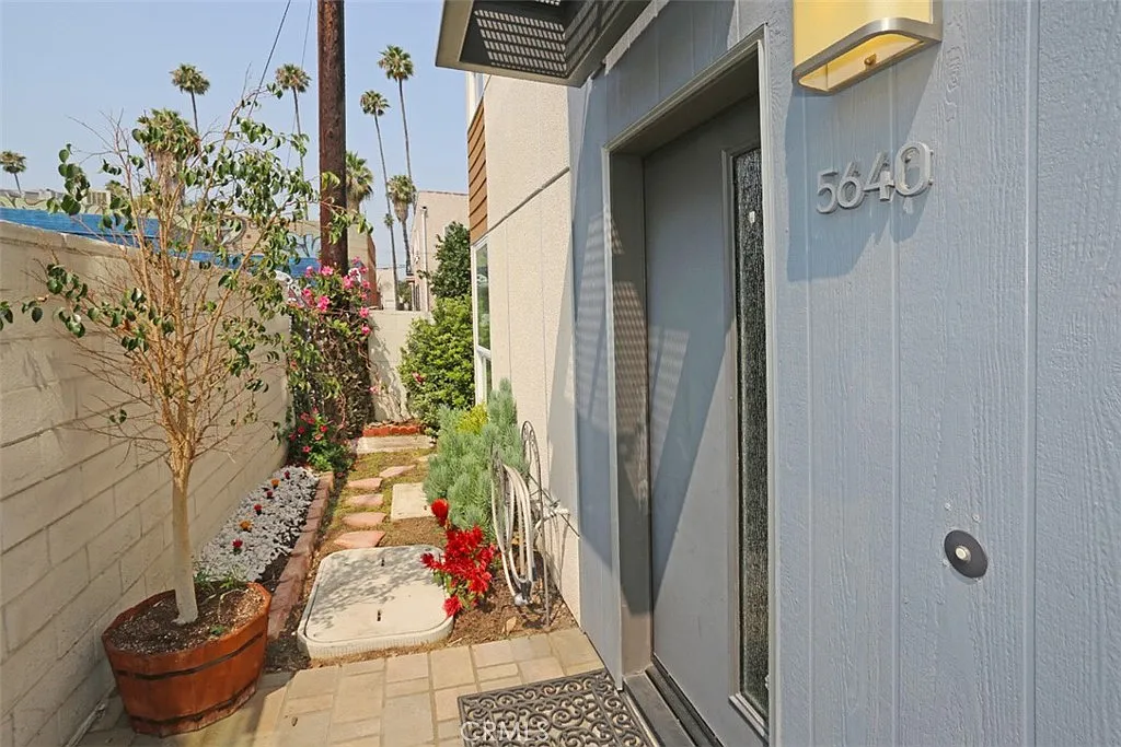 3 bed, 2.5 bath, 1556 sqft, $4,495 — Photo 3