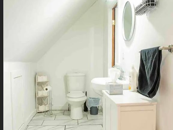 3rd image of 675 Richmond Ave #3