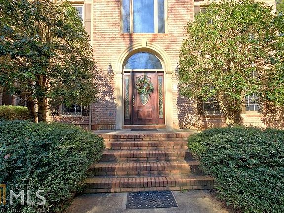 2nd image of 215 Camelot Dr