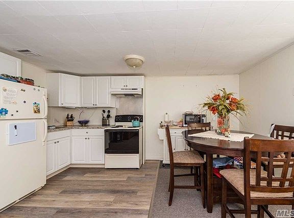 3rd image of 50 Kalmia St