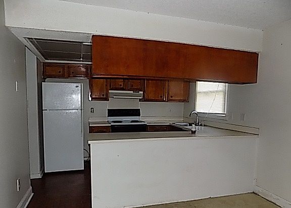 4th image of 8233 Cedar Glen Dr