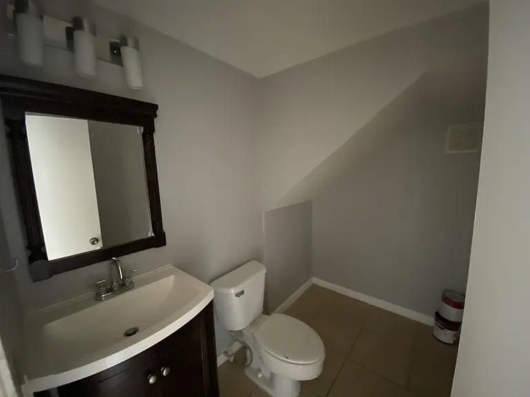 406 Hawthorne St — Photo 15