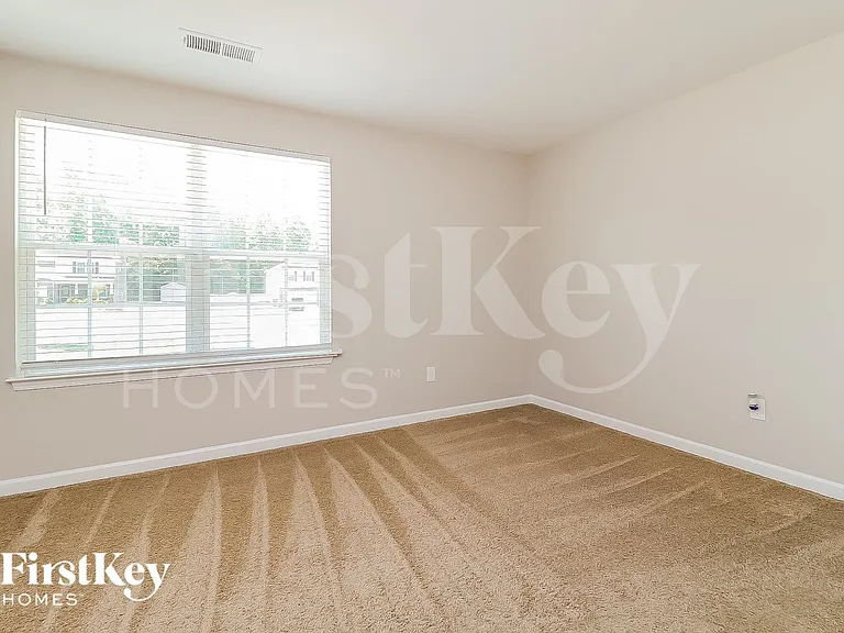 310 Sawyer Ln — Photo 11