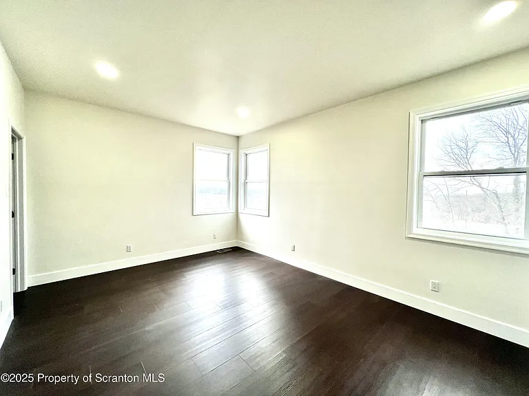 105 Parkdale Dr — Photo 10