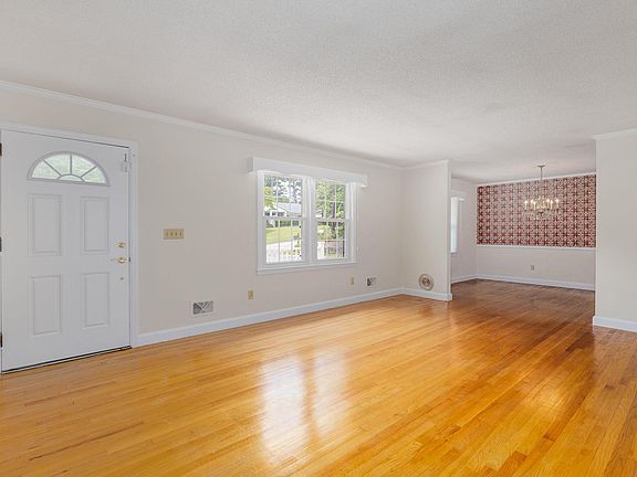 4th image of 9 Northway Dr