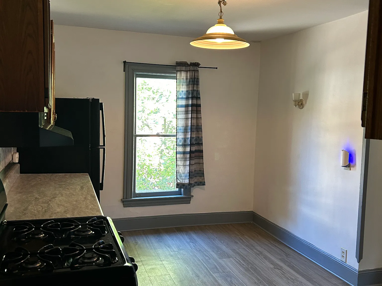 823 W Walnut St — Photo 4