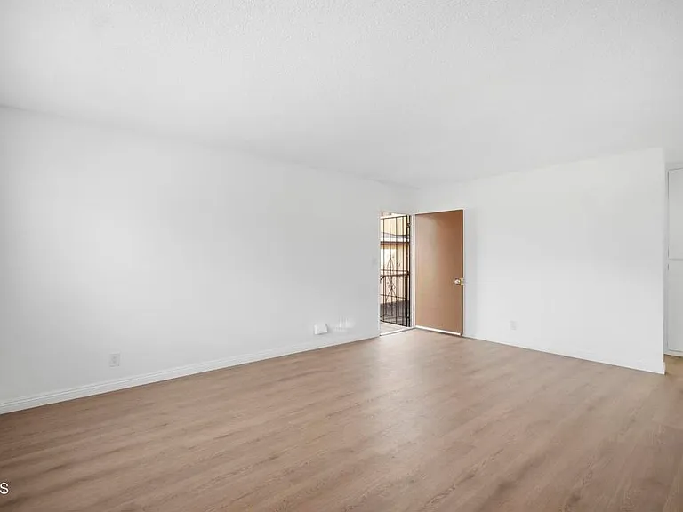 221 S Pine St #A — Photo 6