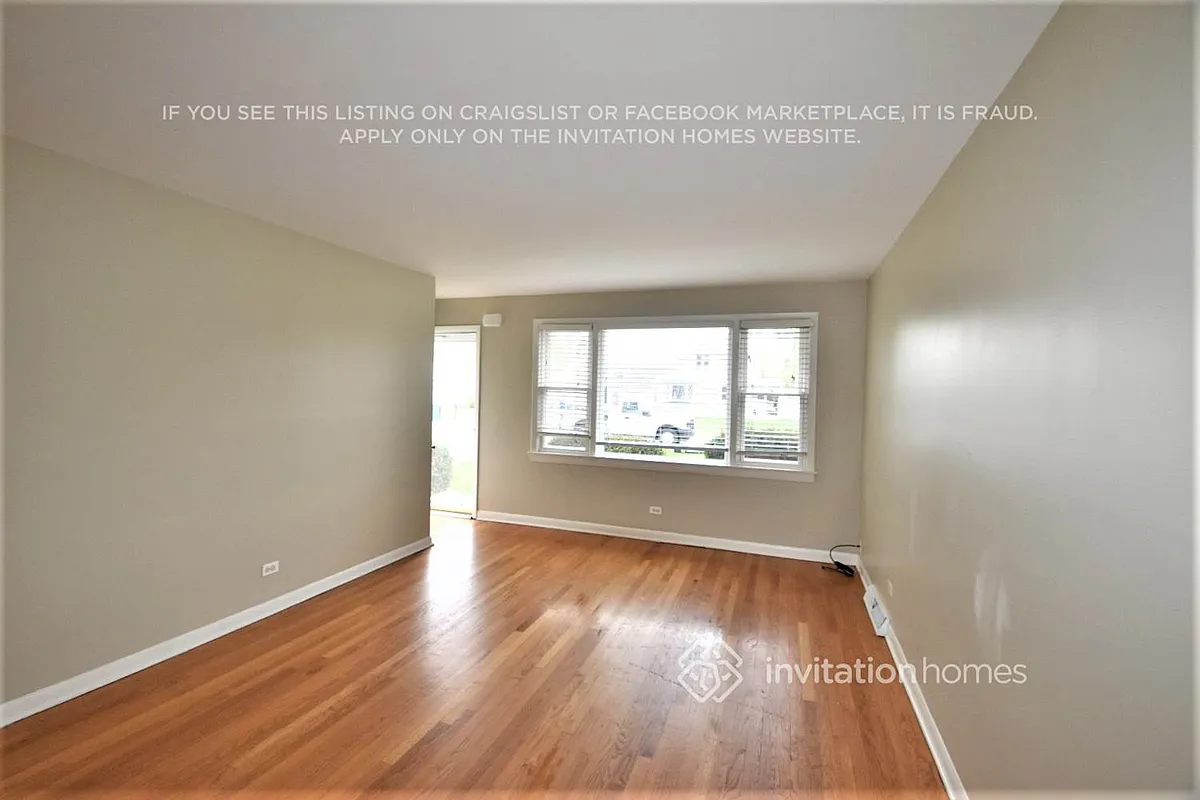 Building Photo - 5846 W 81st Pl