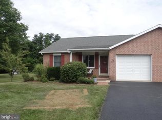 255 Hedge Row Dr, Chambersburg, PA 17202