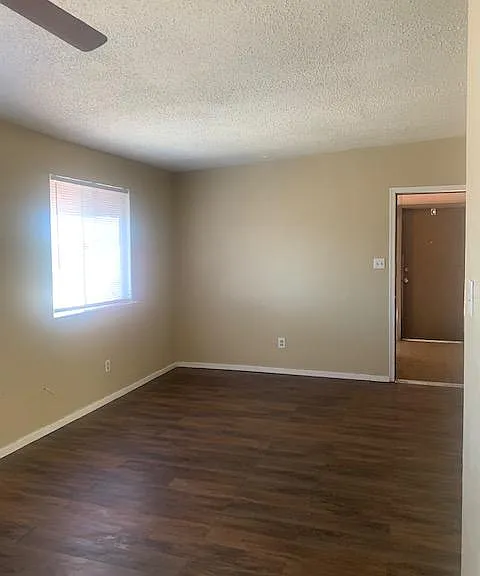 1025 McFie Ave — Photo 10