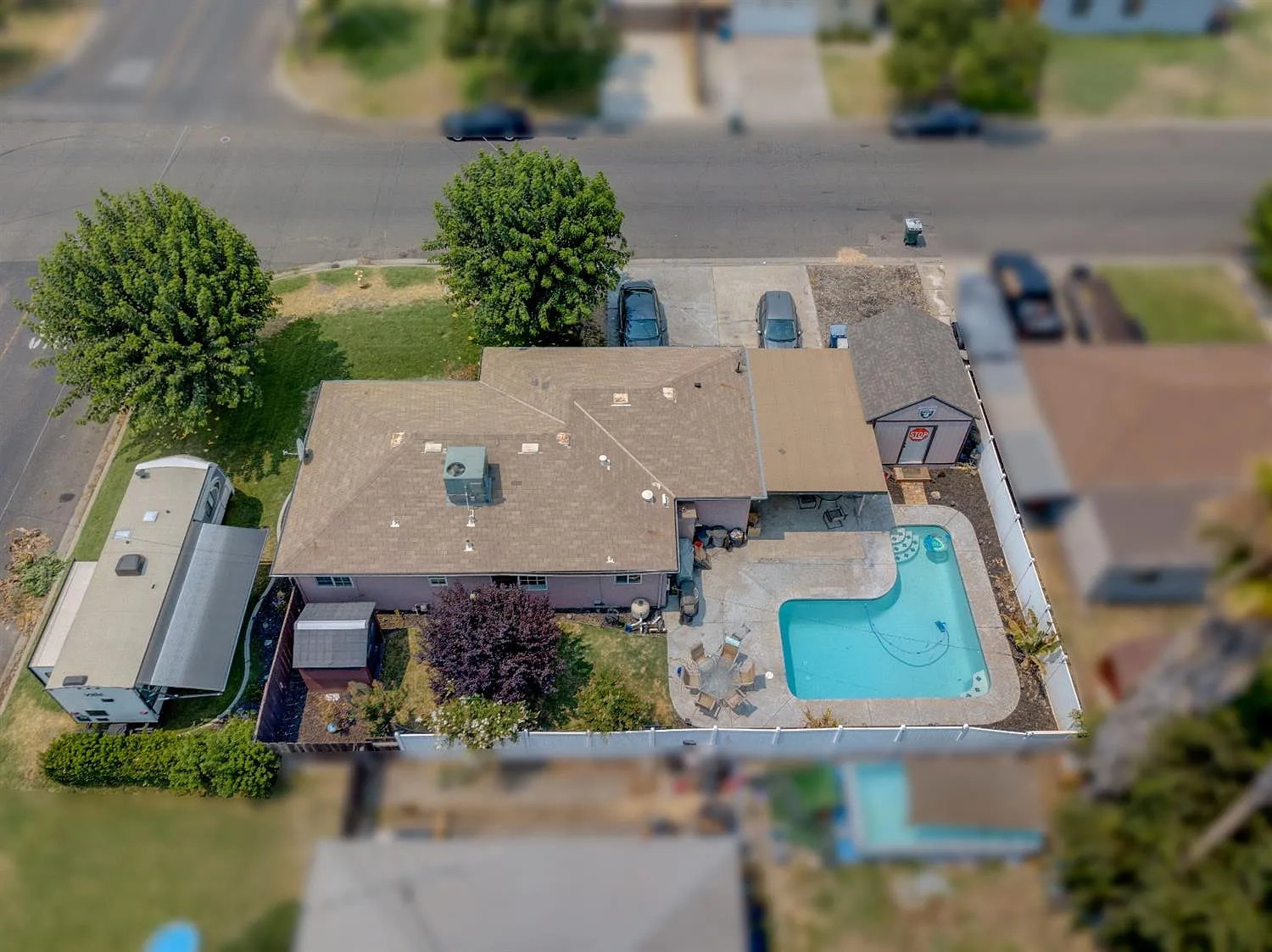 2128 Louise Ave photo 1