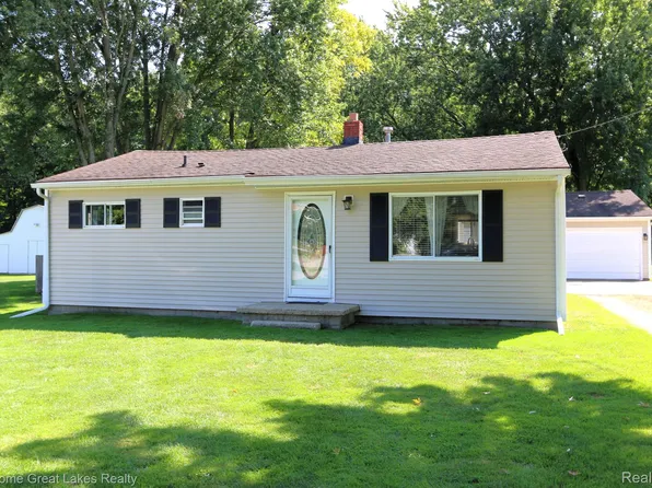 5208 Nash Dr, Flint, MI 48506