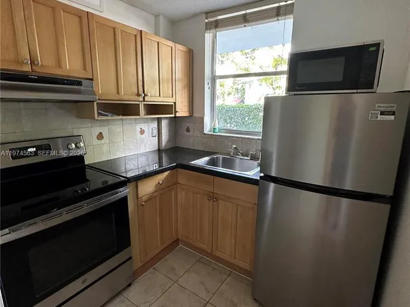 1801 S Treasure Dr, North Bay Village, FL