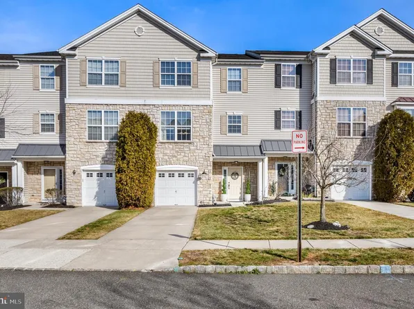 136 Acorn Dr, Mount Royal, NJ 08061