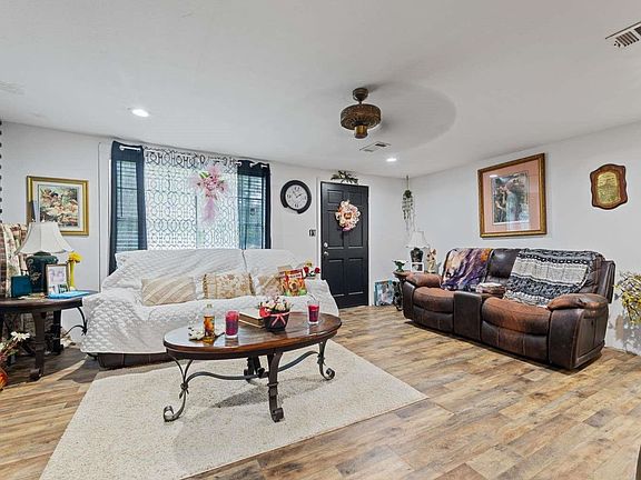 5th image of 25545 Lakeshore Dr
